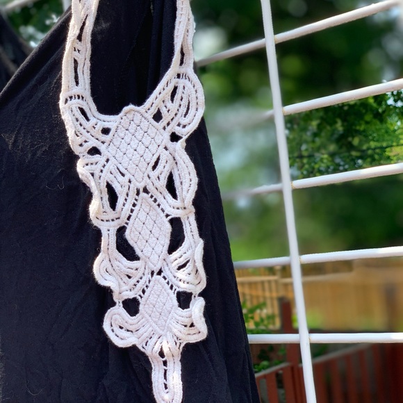 Black tank missing shoulder lace detail - Picture 4 of 4